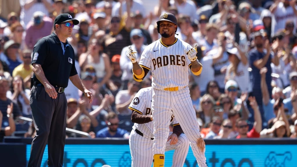 Front Row Seat: Padres sweep Giants, Lakers go home