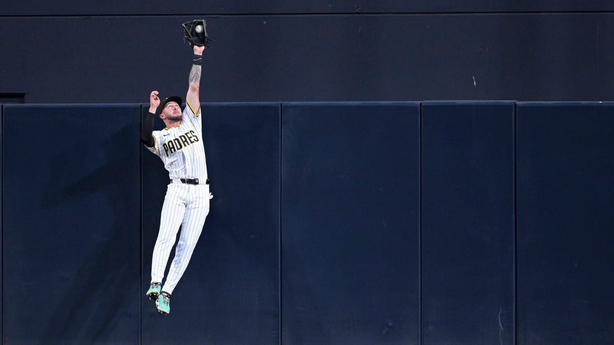Front Row Seat: Tatis & Merrill rob HRs in Padres win