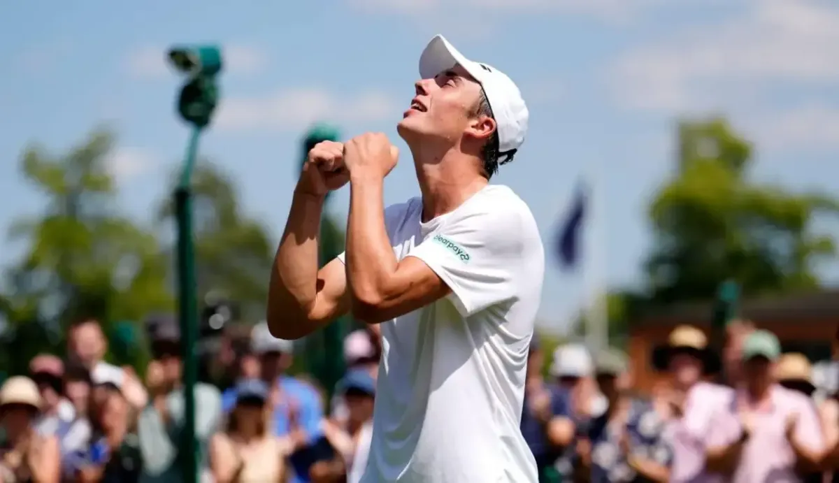 Front Row Seat: USD’s Oliver Tarvet pulls off Wimbledon upset