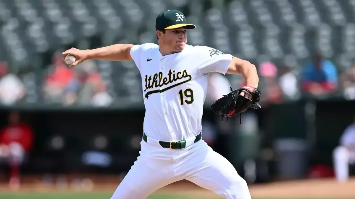 Padres trade for Mason Miller and JP Sears