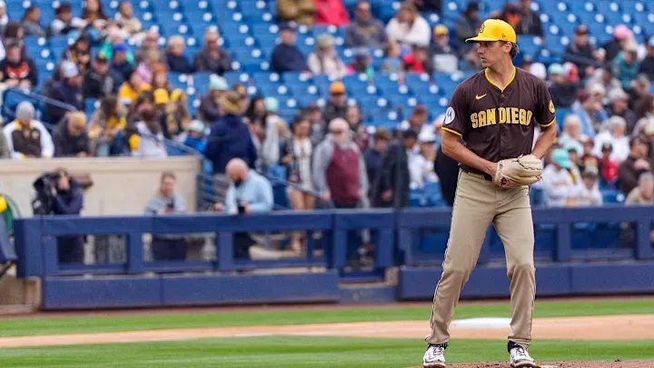 San Diego Padres bring Kyle Hart back on 1-yr deal with '27 option