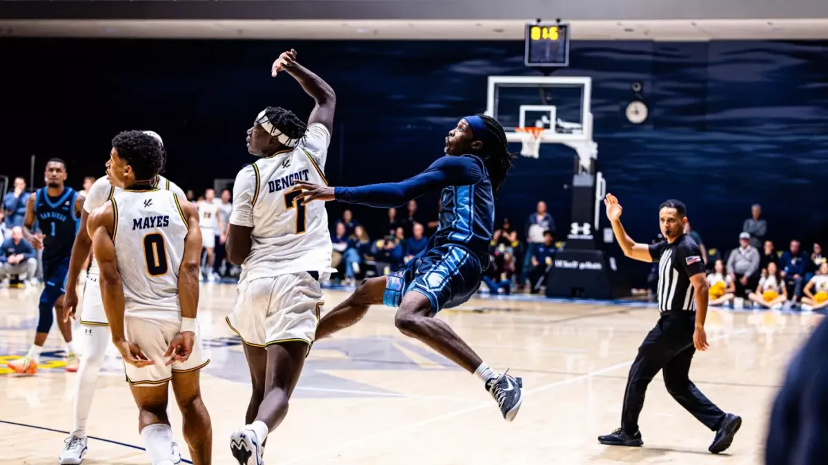 Front Row Seat: USD beats UCSD on buzzer-beater