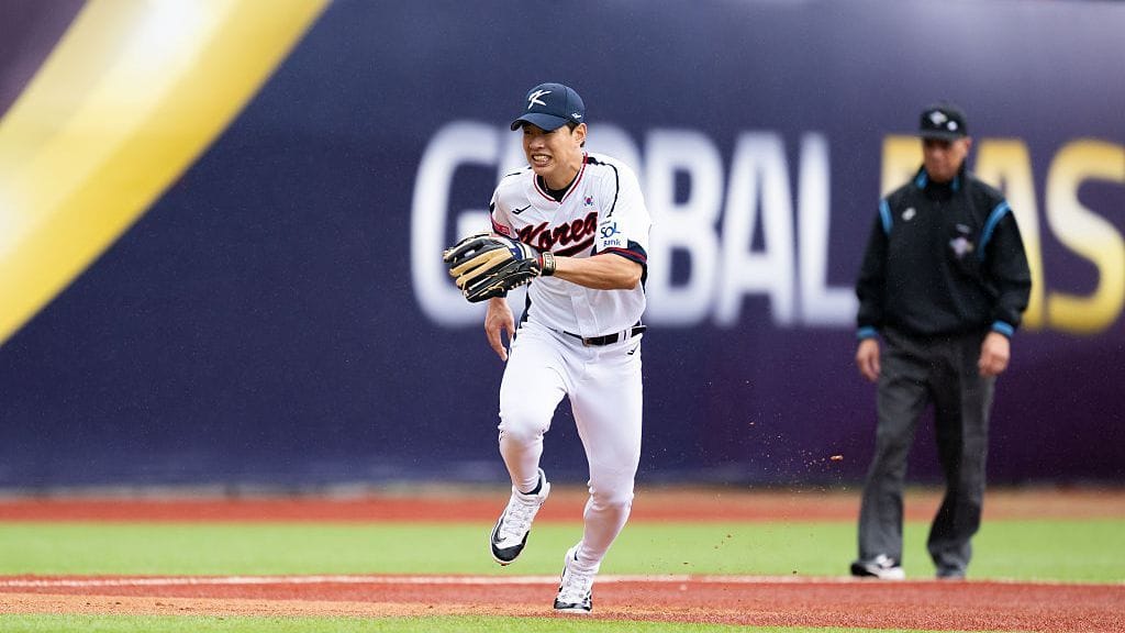 Front Row Seat: Padres hope new addition can play multiple positions