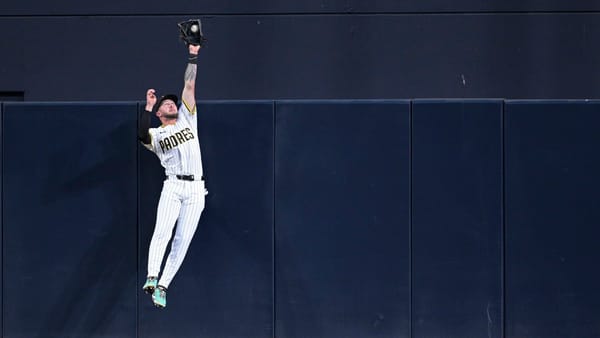 Front Row Seat: Tatis & Merrill rob HRs in Padres win