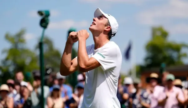 Front Row Seat: USD’s Oliver Tarvet pulls off Wimbledon upset