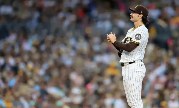 Front Row Seat: Padres pummeled by Diamondbacks
