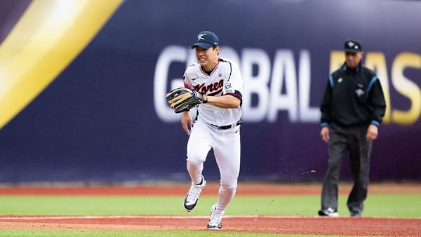 Front Row Seat: Padres hope new addition can play multiple positions